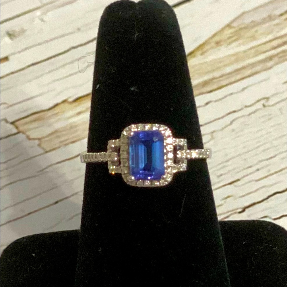 14k white gold ring w/diamonds & Tanzanite